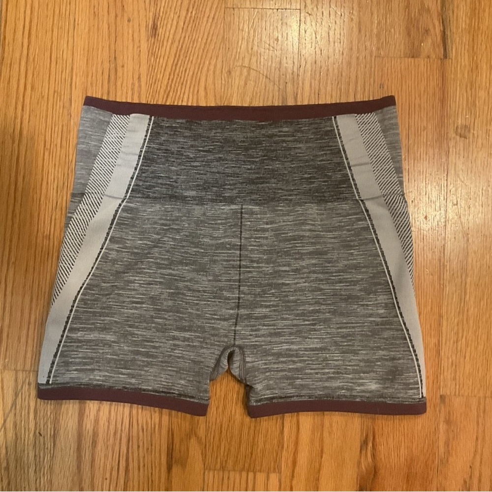 Athleta Gray Impact 3.5 inseam Workout Shorts in Large